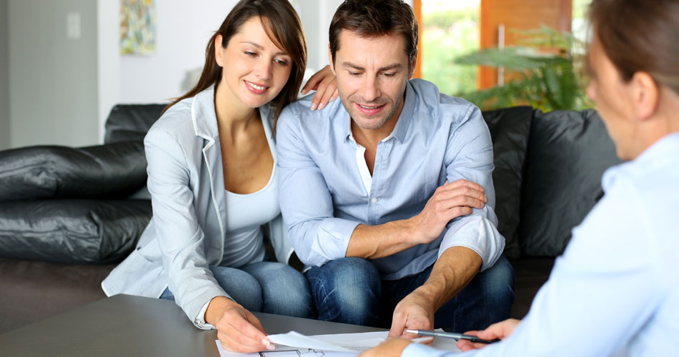 buyersimg Buyers Reviewing Home Inspection